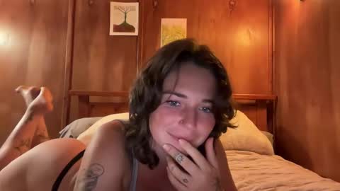 Snapshot of flowergirl448844 chatting on November 2025 04:22:01 AM Flowergirl online show from November 2025 04:22:01 AM