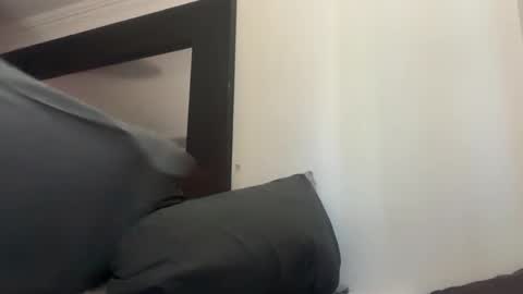 Snapshot of flyerstud_mtl chatting on April 2026 01:03:02 PM FlyerStud Mtl online show from April 2026 01:03:02 PM