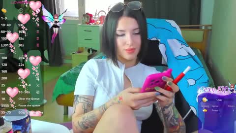 Snapshot of folinskaayaa chatting on April 2026 04:13:02 AM folinskaayaa online show from April 2026 04:13:02 AM