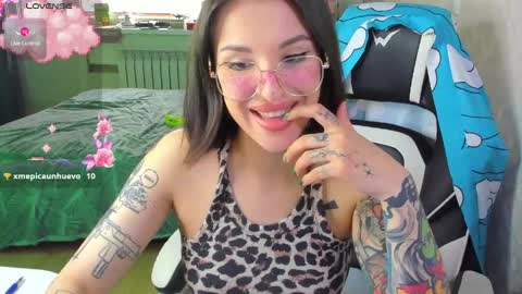 Snapshot of folinskaayaa chatting on May 2026 06:21:02 AM folinskaayaa online show from May 2026 06:21:02 AM