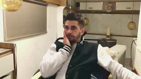 independent model online show from March 2026 06:47:01 PM