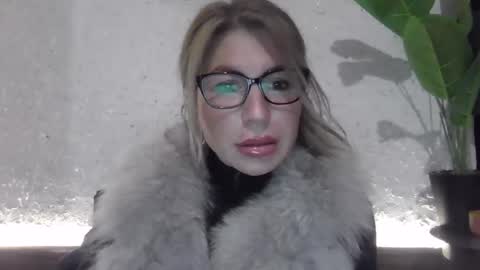 Snapshot of fox_red_lady7 chatting on December 2024 04:39:02 PM fox_red_lady7 online show from December 2024 04:39:02 PM