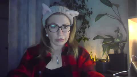 Snapshot of fox_red_lady7 chatting on March 2025 03:49:01 PM fox_red_lady7 online show from March 2025 03:49:01 PM