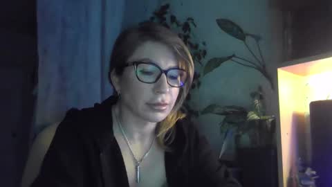 Snapshot of fox_red_lady7 chatting on March 2025 06:33:02 PM fox_red_lady7 online show from March 2025 06:33:02 PM