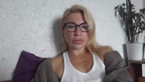 Snapshot of fox_red_lady7 chatting on October 2025 09:41:02 AM fox_red_lady7 online show from October 2025 09:41:02 AM