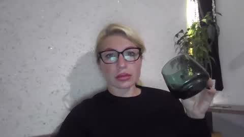 Snapshot of fox_red_lady7 chatting on October 2025 04:51:01 PM fox_red_lady7 online show from October 2025 04:51:01 PM