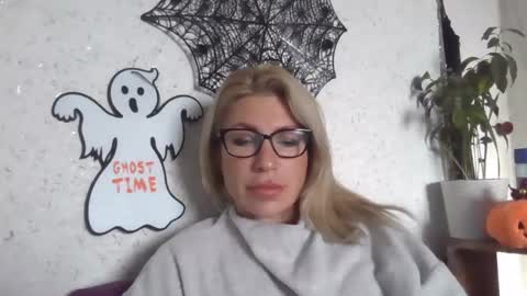 Snapshot of fox_red_lady7 chatting on October 2025 07:10:02 AM fox_red_lady7 online show from October 2025 07:10:02 AM