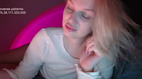 i am your baby Alien  online show from November 2025 02:39:01 PM