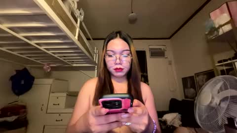 Snapshot of foxieeealona chatting on April 2026 07:08:02 PM Alicia Baby online show from April 2026 07:08:02 PM