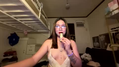 Snapshot of foxieeealona chatting on April 2026 03:29:01 PM Alicia Baby online show from April 2026 03:29:01 PM