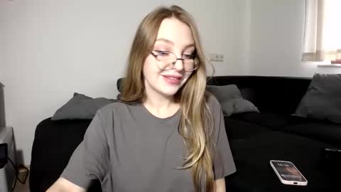 foxxialice online show from October 2025 12:16:02 PM