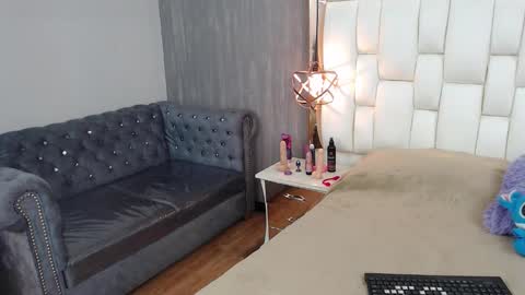 Foxxy  online show from October 2025 02:45:02 PM