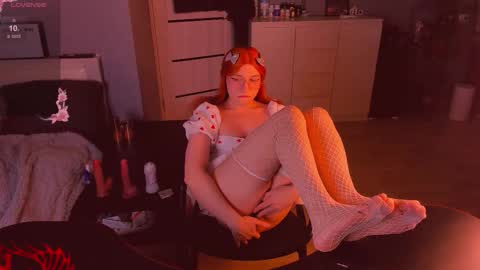 Snapshot of foxy_jpg chatting on January 2026 10:48:01 PM Sue online show from January 2026 10:48:01 PM