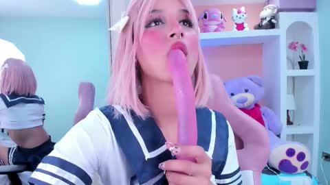 Snapshot of foxy_loren chatting on October 2025 06:42:01 PM Loren online show from October 2025 06:42:01 PM