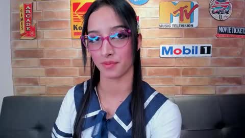 Loren online show from November 2025 06:19:02 PM