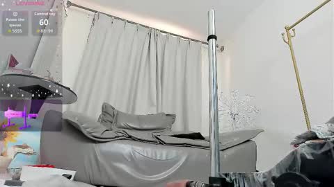 Snapshot of foxyiyi chatting on December 2025 07:58:02 AM yiyi online show from December 2025 07:58:02 AM