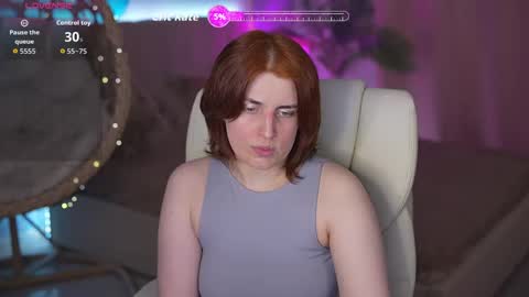 Snapshot of foxyrayy chatting on April 2026 07:14:01 AM F O X online show from April 2026 07:14:01 AM