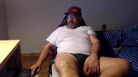 Snapshot of fraboys chatting on April 2026 05:41:02 AM Fraboys online show from April 2026 05:41:02 AM