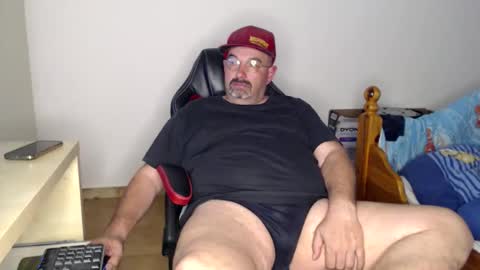 Snapshot of fraboys chatting on April 2026 06:27:01 PM Fraboys online show from April 2026 06:27:01 PM