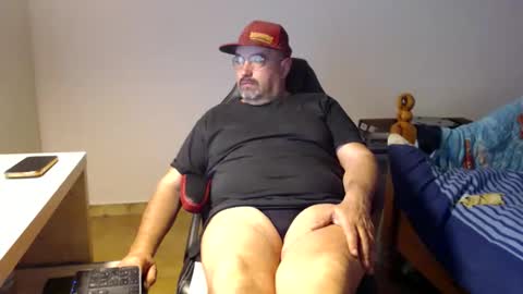 Snapshot of fraboys chatting on April 2026 05:08:02 AM Fraboys online show from April 2026 05:08:02 AM