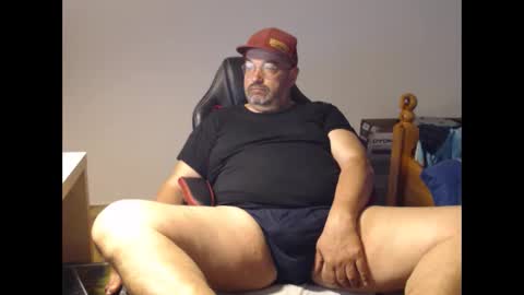 Snapshot of fraboys chatting on April 2026 05:00:02 AM Fraboys online show from April 2026 05:00:02 AM