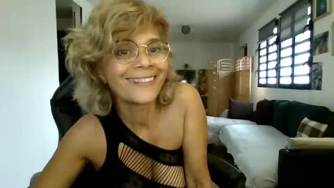 francelune online show from February 2025 01:02:01 PM