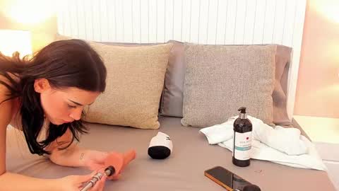 Snapshot of francesca_storm chatting on January 2025 03:36:02 AM francesca 3 online show from January 2025 03:36:02 AM