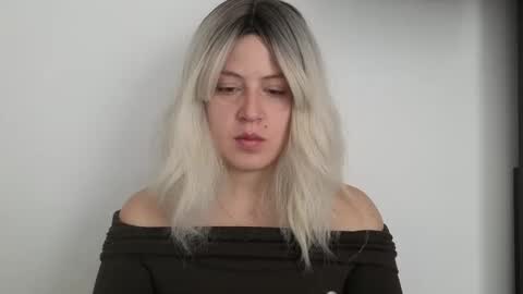 Francesca online show from November 2025 03:23:01 PM