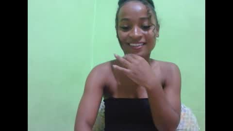 Snapshot of francine925426 chatting on April 2026 09:10:02 PM francine925426 online show from April 2026 09:10:02 PM