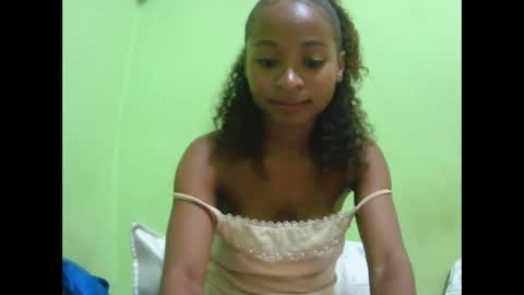 Snapshot of francine925426 chatting on April 2026 10:03:01 PM francine925426 online show from April 2026 10:03:01 PM