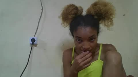 Snapshot of francinoli chatting on April 2026 04:10:02 AM Francinoli online show from April 2026 04:10:02 AM