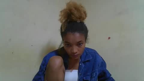 Snapshot of francinoli chatting on April 2026 02:31:01 AM Francinoli online show from April 2026 02:31:01 AM