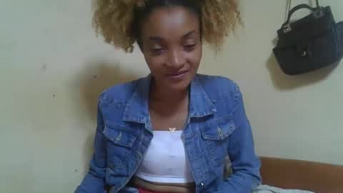 Snapshot of francinoli chatting on April 2026 06:46:01 AM Francinoli online show from April 2026 06:46:01 AM