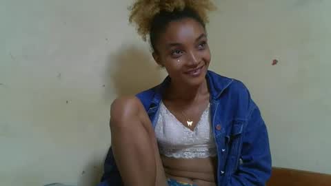 Snapshot of francinoli chatting on April 2026 03:28:01 PM Francinoli online show from April 2026 03:28:01 PM