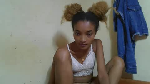 Snapshot of francinoli chatting on April 2026 03:44:02 AM Francinoli online show from April 2026 03:44:02 AM