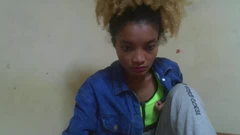 Snapshot of francinoli chatting on April 2026 03:00:01 AM Francinoli online show from April 2026 03:00:01 AM