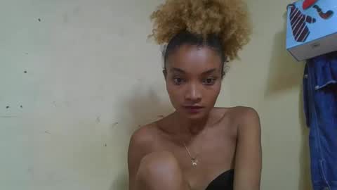 Snapshot of francinoli chatting on April 2026 03:43:01 AM Francinoli online show from April 2026 03:43:01 AM