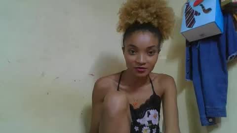 Snapshot of francinoli chatting on April 2026 06:42:02 AM Francinoli online show from April 2026 06:42:02 AM