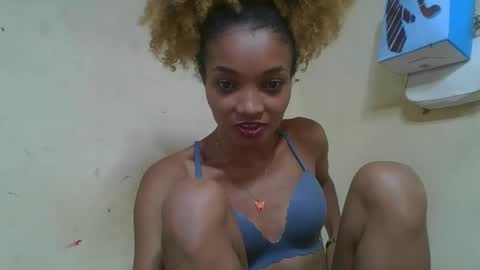 Snapshot of francinoli chatting on May 2026 04:19:01 AM Francinoli online show from May 2026 04:19:01 AM