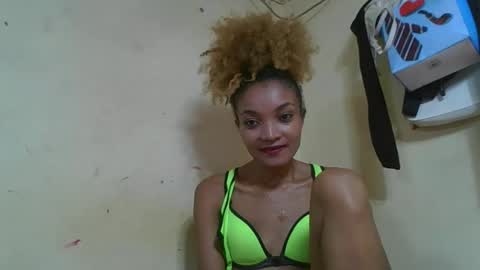 Snapshot of francinoli chatting on May 2026 01:18:02 PM Francinoli online show from May 2026 01:18:02 PM