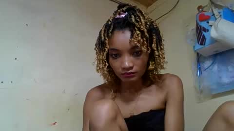 Snapshot of francinoli chatting on May 2026 05:48:02 AM Francinoli online show from May 2026 05:48:02 AM