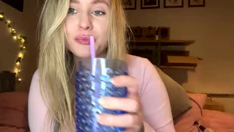 Snapshot of francis_digby chatting on January 2025 12:26:02 AM Francis Digby online show from January 2025 12:26:02 AM