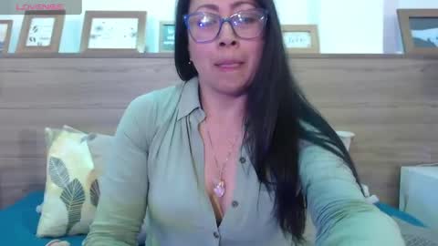 Snapshot of francisca_vera chatting on June 2026 08:32:02 PM francisca_vera online show from June 2026 08:32:02 PM