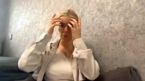 Snapshot of francoisebardeen chatting on April 2026 09:46:01 AM Britney online show from April 2026 09:46:01 AM