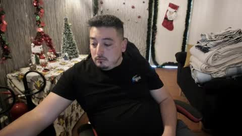 Snapshot of francoisroy chatting on December 2024 05:18:02 PM Juan online show from December 2024 05:18:02 PM