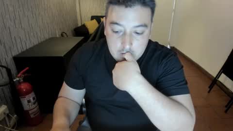 Snapshot of francoisroy chatting on February 2025 04:53:02 PM Juan online show from February 2025 04:53:02 PM