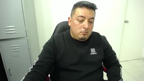 Snapshot of francoisroy chatting on October 2025 09:54:02 PM Juan online show from October 2025 09:54:02 PM