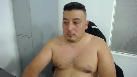 Snapshot of francoisroy chatting on October 2025 08:42:01 PM Juan online show from October 2025 08:42:01 PM