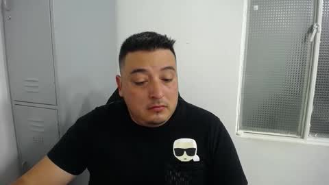 Snapshot of francoisroy chatting on November 2025 11:48:01 PM Juan online show from November 2025 11:48:01 PM