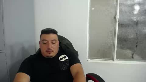 Snapshot of francoisroy chatting on November 2025 10:03:02 PM Juan online show from November 2025 10:03:02 PM